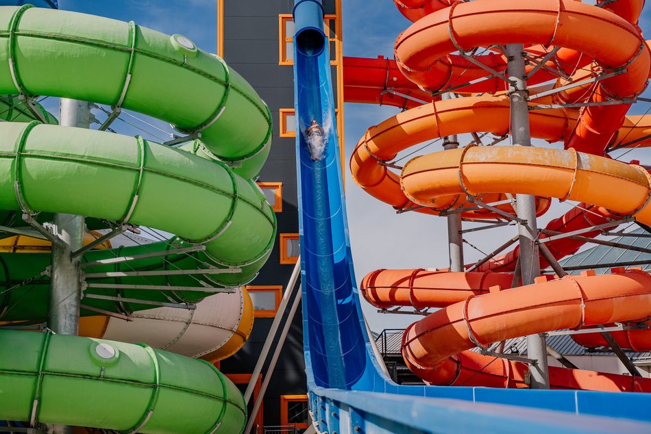 Aquapark Fala w majówkę - baseny zewnętrzne, zjeżdżalnia kamikaze