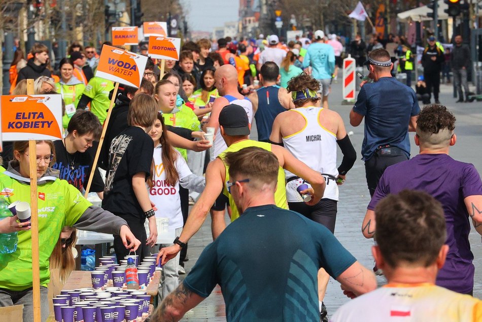 Łódź. DOZ Maraton Łódź 2026. Brałeś udział w biegu? Odszukaj się w galerii i zapisz na pamiątkę!