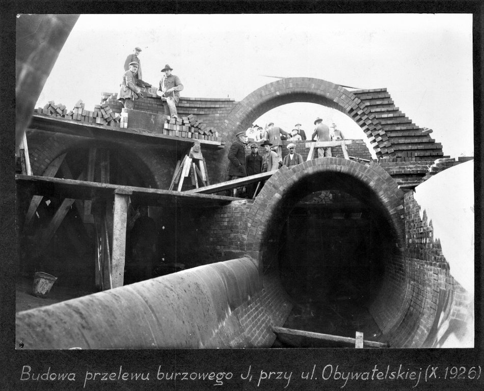 Łódź. Podczas budowy tego kolektora znaleziono szczątki nosorożca włochatego