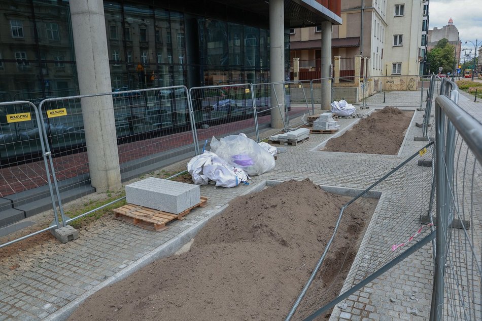 Łódź. Odbetonowanie przy Bramie Miasta