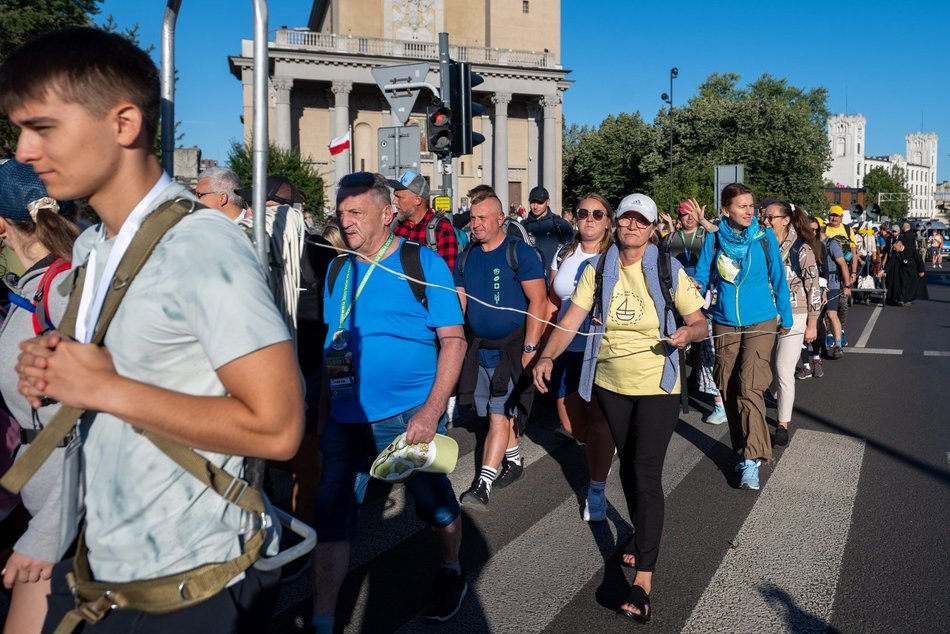 Łódź. Ruszyła 100. Piesza Pielgrzymka Łódzka na Jasną Górę. Maszeruje ponad 200 pątników!