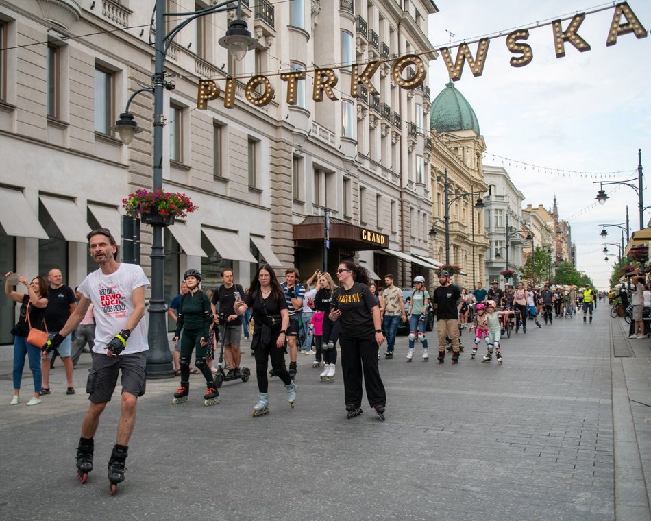 Łódź. Nightskating Łódź za nami. Rolkarze znów opanowali Piotrkowską