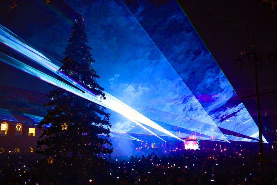 pokaz laserów w centrum handlowym