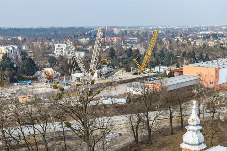 Łódź. Tarcza Faustyna wyjęta z tunelu pod Łodzią