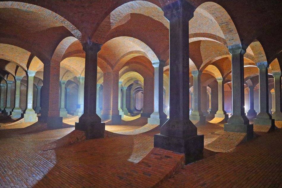 Zwiedzanie podziemnej katedry na Stokach z okazji 600. Urodzin Łodzi