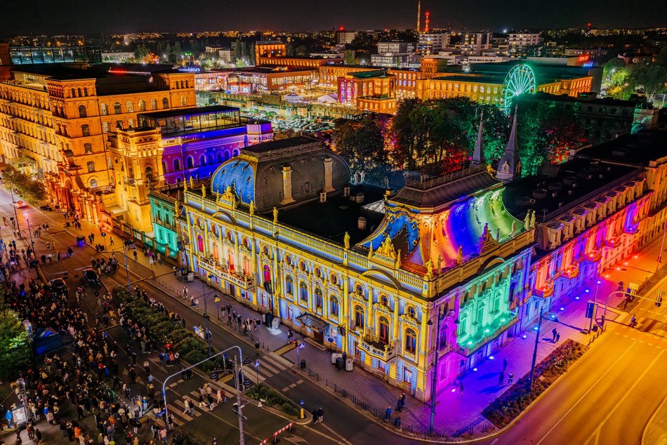 Light Move Festival 2025 Łódź z drona! Wybierz się na lot nad rozświetlonym miastem