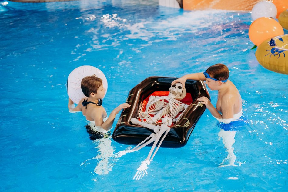 Łódź. Halloween w Aquaparku Fala. Upiorna muzyka, niespodzianki i pływający kościotrup!