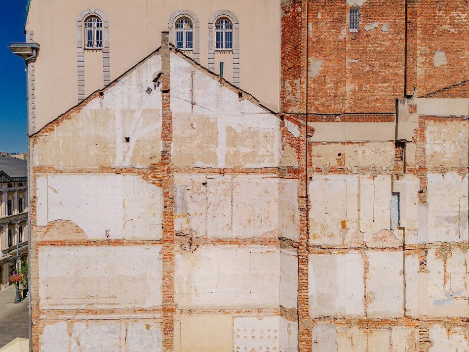Łódź. „Dziura” przy Piotrkowskiej 58 w Łodzi znika na naszych oczach! Prace wystartowały!