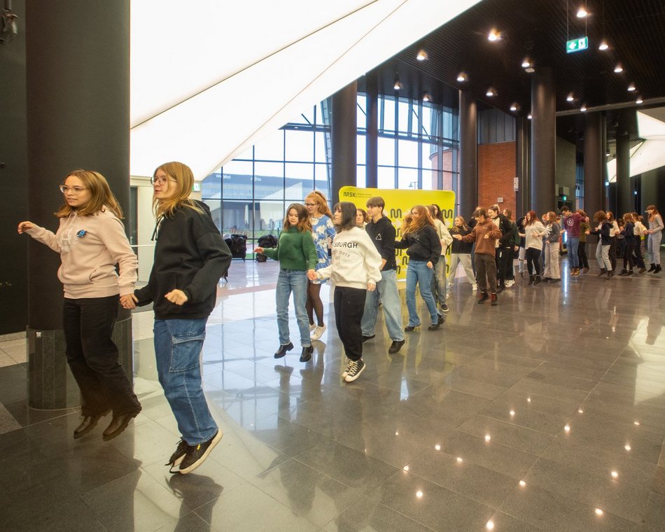 EC1 Łódź - belgijkę tańczą licealiści z II LO, III LO i XI LO