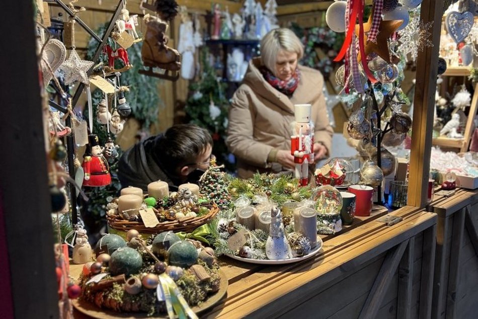 Weekend na Jarmarku Bożonarodzeniowym na Piotrkowskiej. Przewidziano masę atrakcji! [HARMONOGRAM]