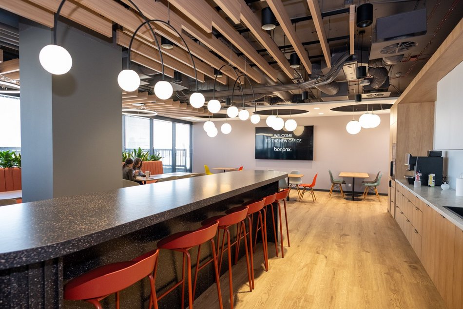 Łódź. Bonprix w biurowcu Nowa Fabryczna w Łodzi. Nowa siedziba, nowe możliwości