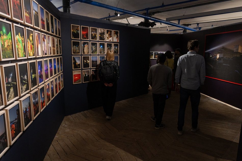 Łódź. Fotofestiwal 2025 w Łodzi rozpoczęty. Tłumy na inauguracji