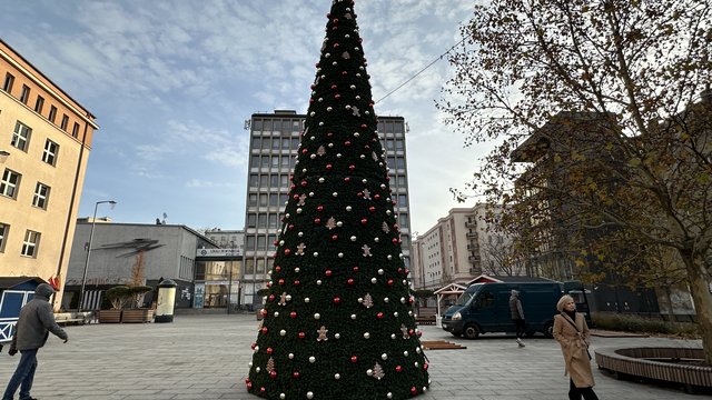 Na Święta czas! Jarmark Bożonarodzeniowy w Łodzi już prawie gotowy [ZDJĘCIA]