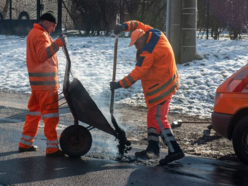 Łódź. Setki remontów dróg w Łodzi to mniej dziur i odszkodowań. Sprawdź, jak zgłosić ubytek w jezdni
