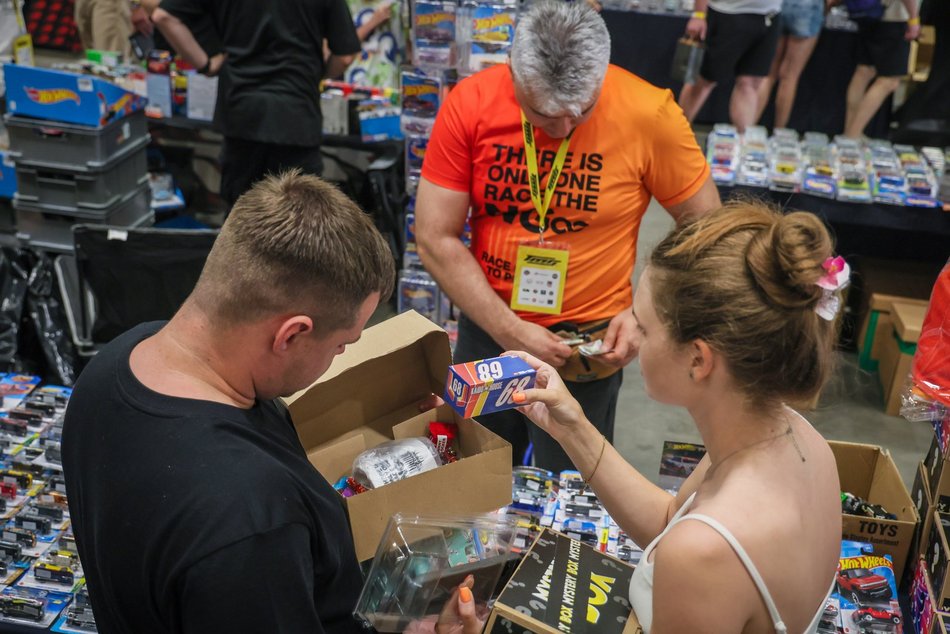 Łódź. Hot Wheels opanowały halę Expo Łódź! Setki miniatur aut, wyścigi na żywo i nie tylko!