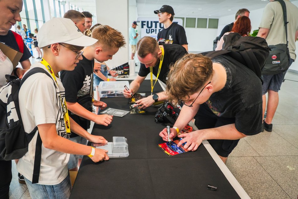 Łódź. Hot Wheels opanowały halę Expo Łódź! Setki miniatur aut, wyścigi na żywo i nie tylko!
