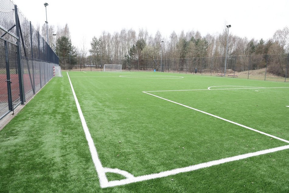 Łódź. Nowe boiska i hale sportowe w Łodzi. Skorzystają z nich uczniowie i... wszyscy Łodzianie