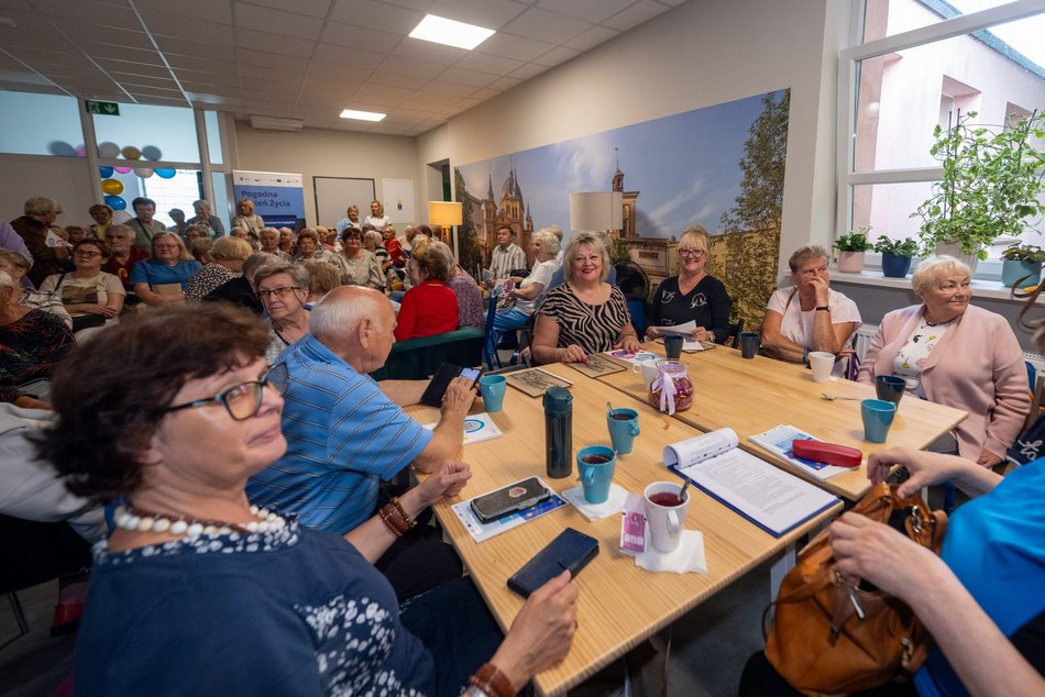 Nowy Klub Seniora przy Wileńskiej w Łodzi otwarty! Tłum seniorów