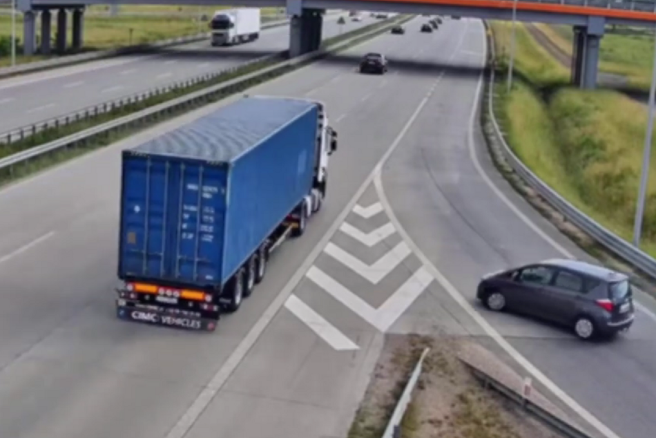 Łódź. Jechała pod prąd na autostradzie A1. Podróż do Łodzi, mogła skończyć się w Katowicach