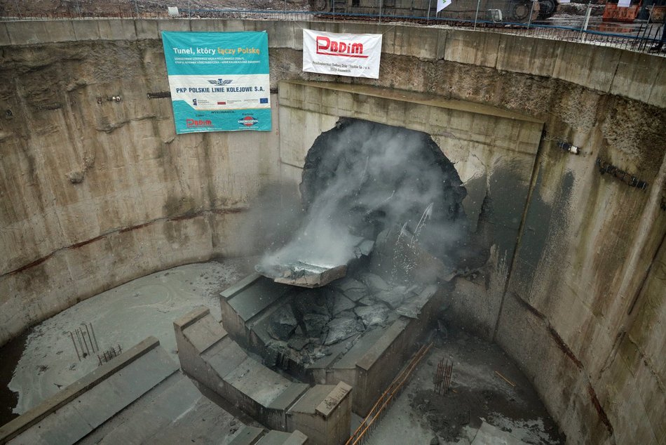 Tunel średnicowy pod Łodzią. Tarcza Faustyna przebiła się na Żabieniec