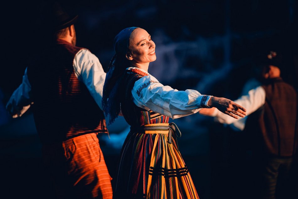 Łódź. Noc Świętojańska w Ogrodzie Botanicznym w Łodzi. Magia światła, natury i folkloru