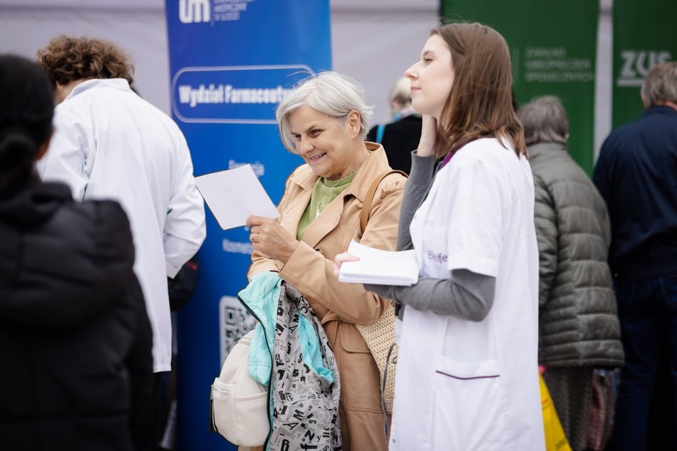 Ruszyły Senioralia 2026 w Łodzi. Trwa zabawa na rynku Manufaktury