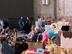Łódź. Kiermasz staroci w Ogrodach Geyera