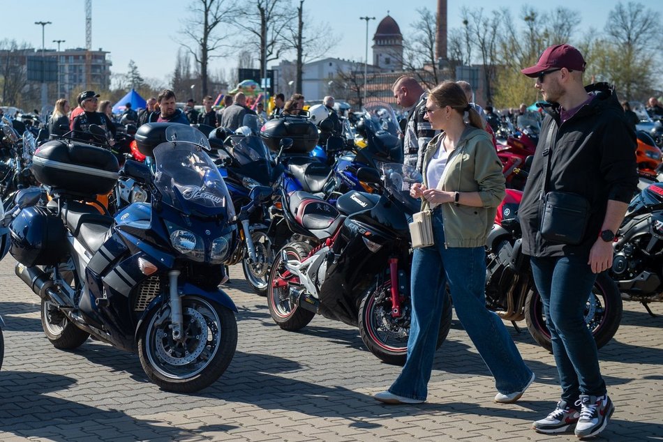 Parada motocyklistów przejechała ulicami Łodzi. Sezon rozpoczęty! Byłeś?