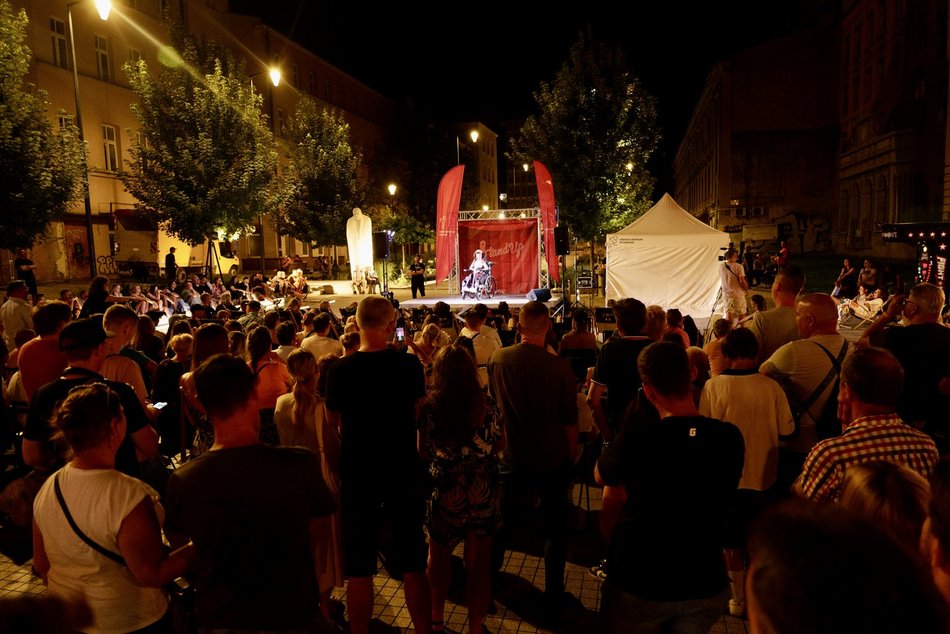 Łódź. Stand-up Piotrkowska w Łodzi. Mnóstwo śmiechu w upalny wieczór