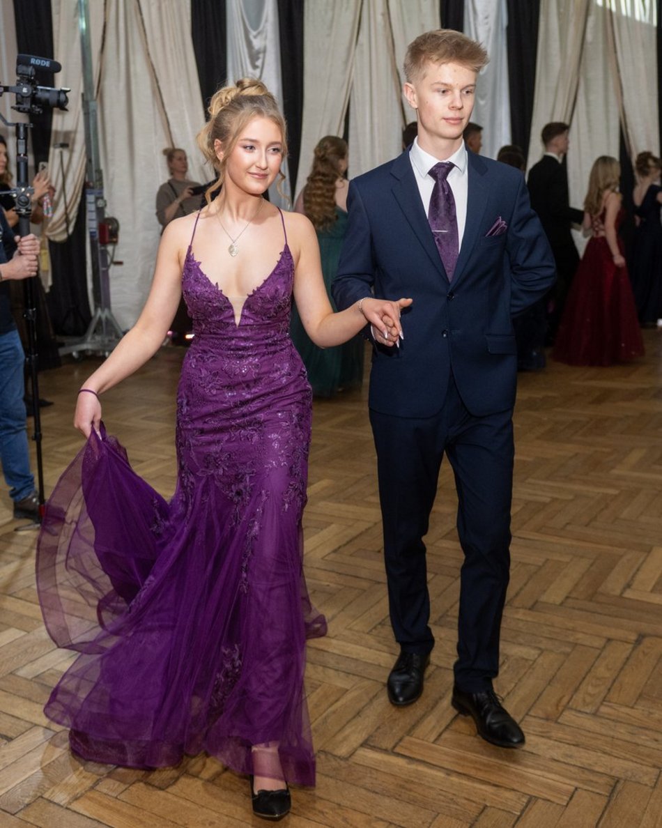 Łódź. Studniówka XXVI LO w Łodzi. Ależ oni zatańczyli... i jak pięknie wyglądali!