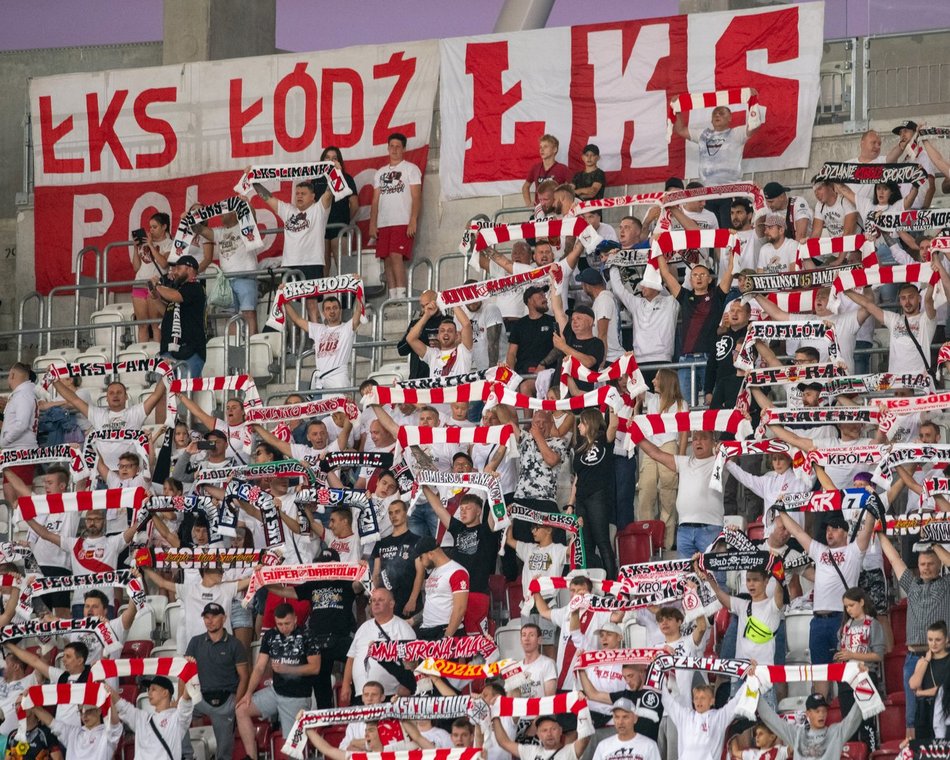 Mecz ŁKS Łódź – Korona Kielce. Kibice na trybunach stadionu przy al. Unii