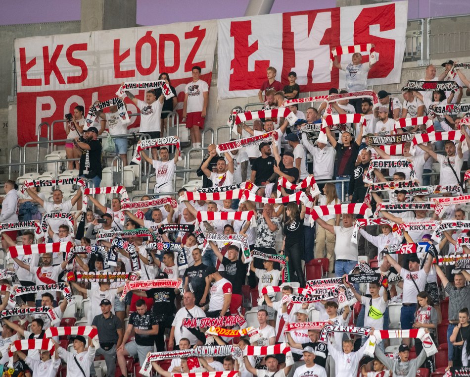 Mecz ŁKS Łódź – Korona Kielce. Kibice na trybunach stadionu przy al. Unii
