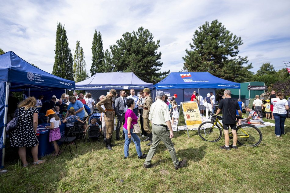 Piknik militarny w parku Helenów
