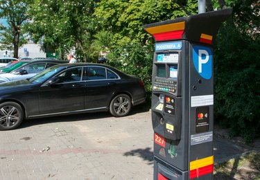 Nowy operator Strefy Płatnego Parkowania w Łodzi. Inne parkomaty i więcej mobilnych płatności - fot. Konrad Ciężki