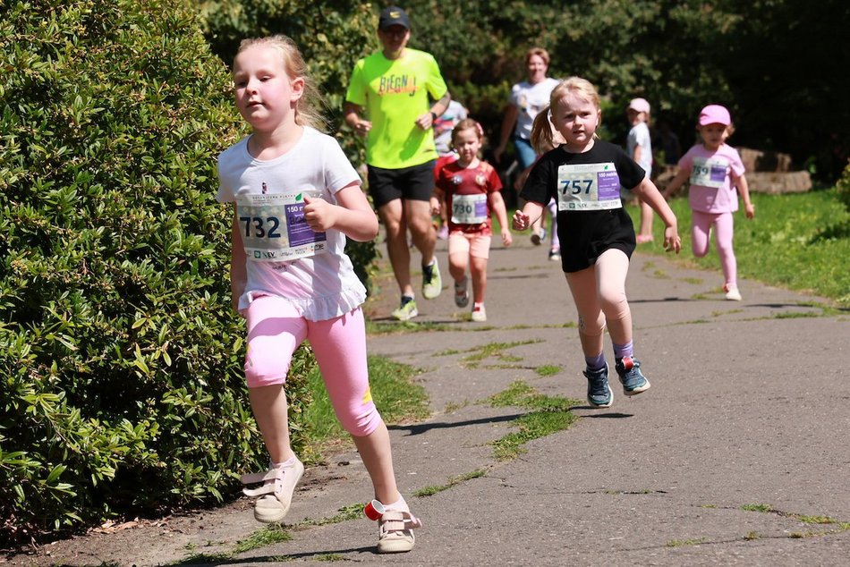 Łódź. Botaniczna Piątka w Ogrodzie Botanicznym w Łodzi. Biegowe emocje i pozytywna energia