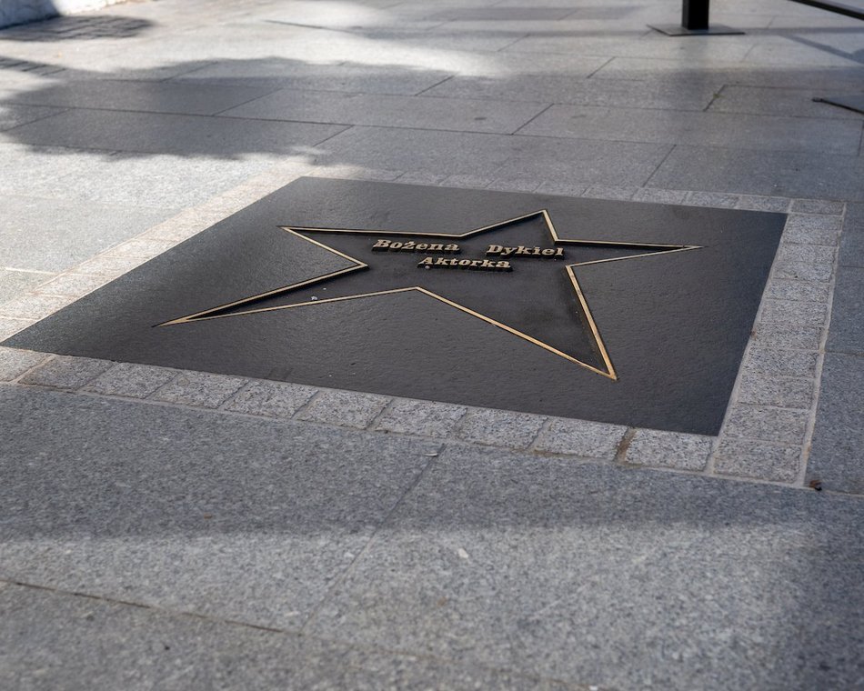 Łódź. Aleja Gwiazd na Piotrkowskiej w Łodzi. Odsłonięto gwiazdę aktorki Bożeny Dykiel