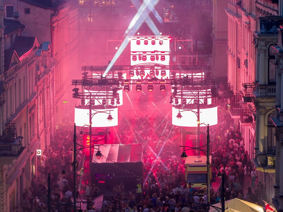Łódź. To dopiero widok! Największy pochód w historii Parady Wolności w Łodzi z lotu ptaka!