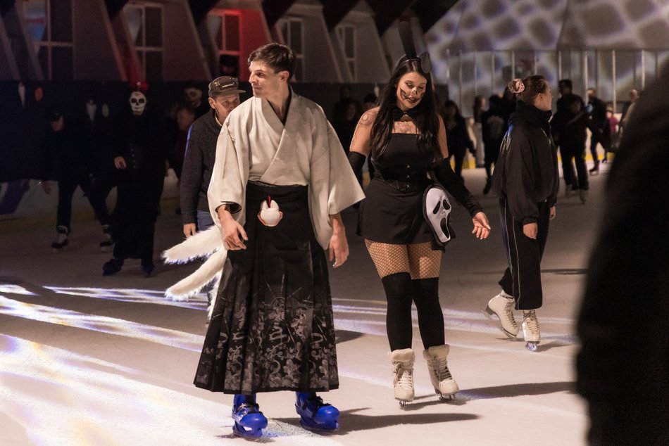 Łódź. Halloween na lodowisku Bombonierka w Łodzi. Królestwo duchów i zjaw na lodzie