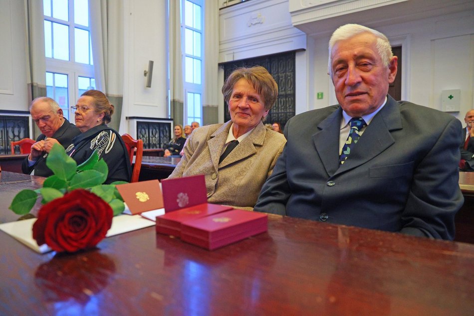 Łódź. Medale za długoletnie pożycie małżeńskie. Rekordziści są razem od 66 lat!