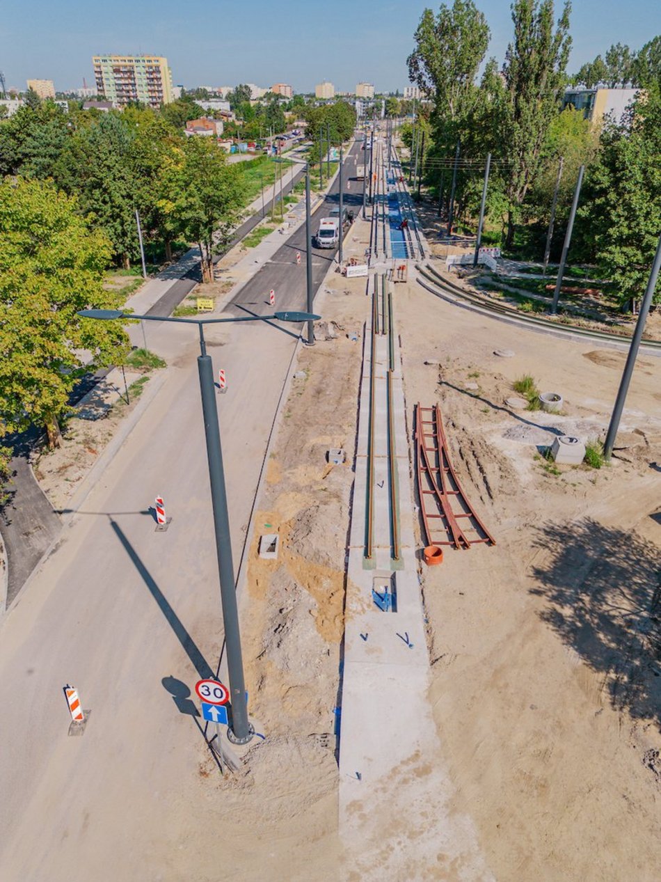 Łódź. Nowa krańcówka MPK Łódź przy Niższej w Łodzi. Widać już fundamenty i tory tramwajowe