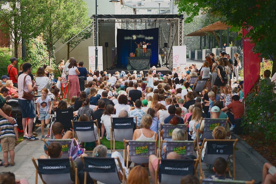 Łódź. Baśniowa Piotrkowska w Łodzi. Magiczny teatr zachwycił najmłodszych widzów