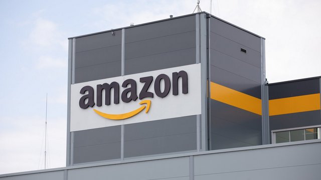Szukasz pracy w Łodzi? Amazon rekrutuje! Kogo szukają i ile można zarobić?