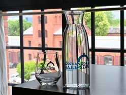 woda z kranu w hotelowych wnętrzach