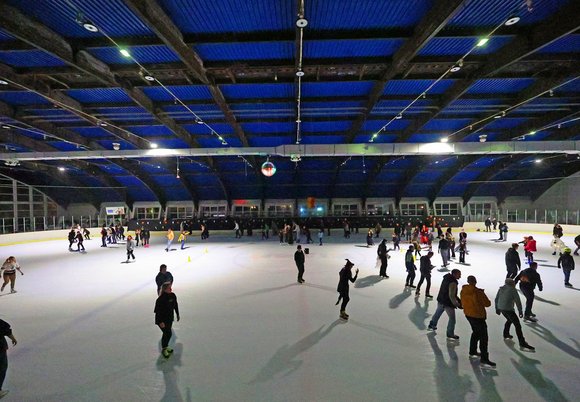 Łódź. Silent Disco na lodzie w Łodzi. Zatańcz na łyżwach na Bombonierce