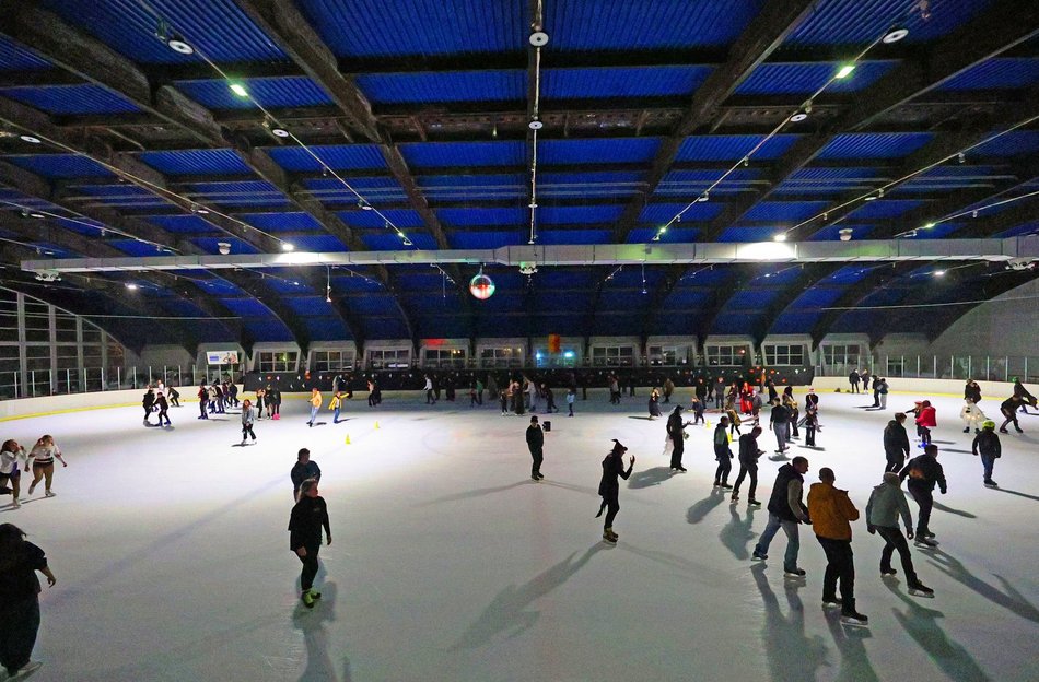 Łódź. Silent Disco na lodzie w Łodzi. Zatańcz na łyżwach na Bombonierce