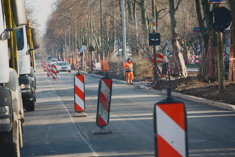 Łódź. Remont Łanowej w Łodzi. Jest już nowa jezdnia, trwają prace brukarskie