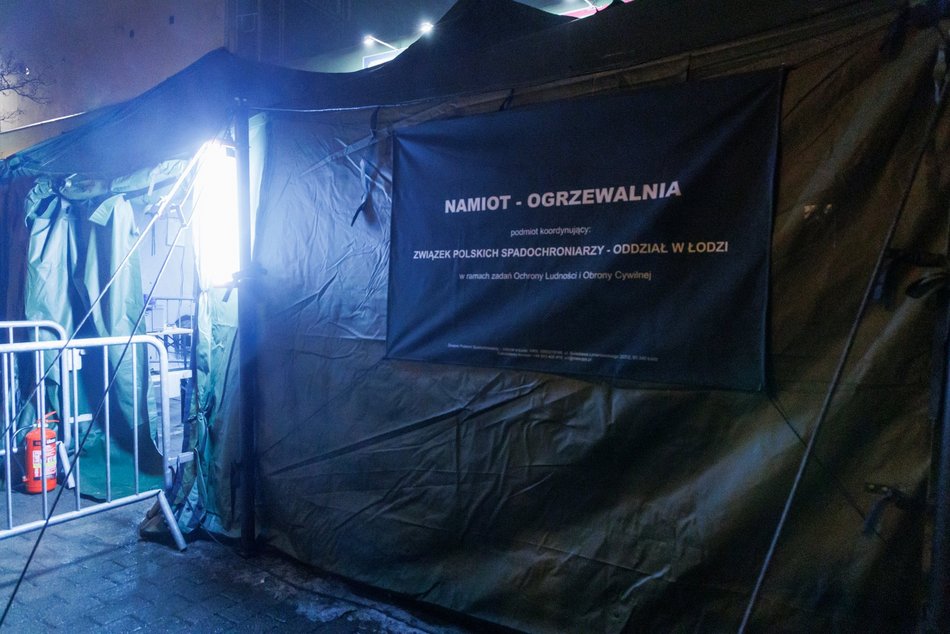 Łódź. Namiot Pełen Ciepła