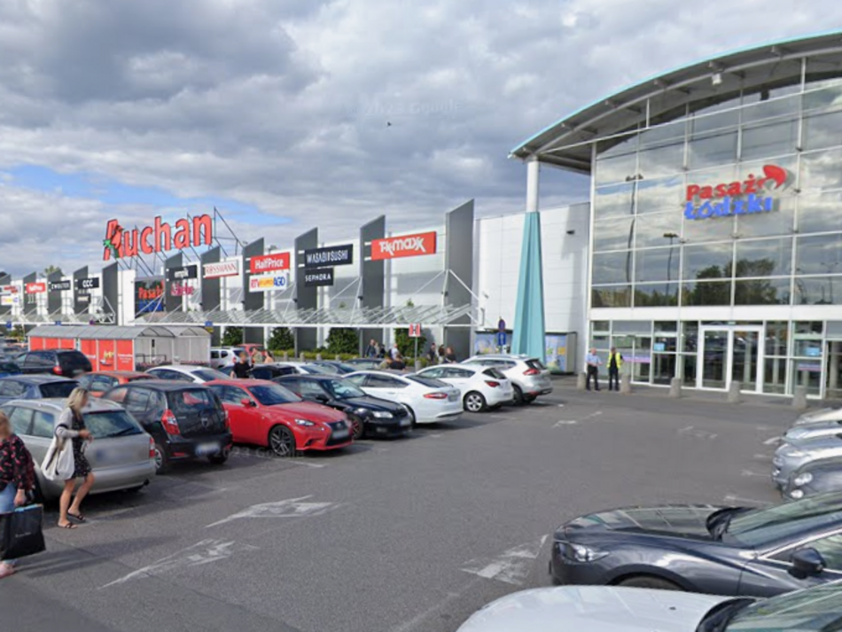 Łódź. Parking przy Pasażu Łódzkim (Al. Jana Pawła II 30)