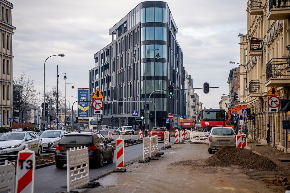 Łódź. Remont Struga w Łodzi postępuje. Część nowej jezdni już ułożona