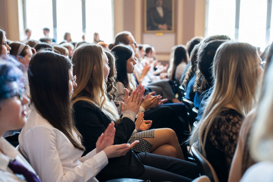 Łódź. Zakończenie roku szkolnego w III Liceum Ogólnokształcącym w Łodzi